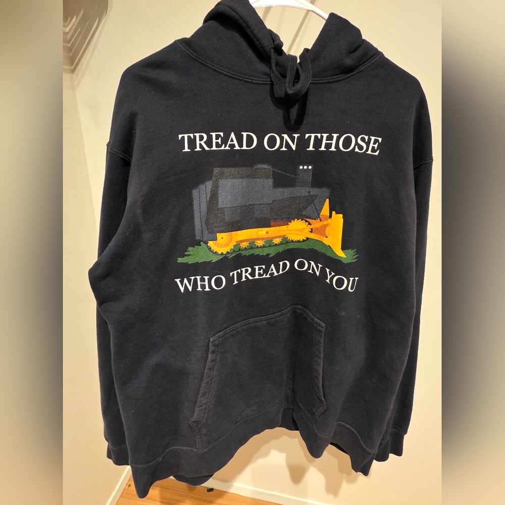Men's Tread on those who tread on you sweatshirt, size XL in black